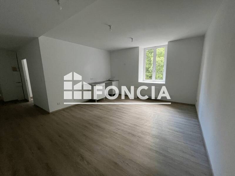 Maison à louer, 63m², KERLAZ