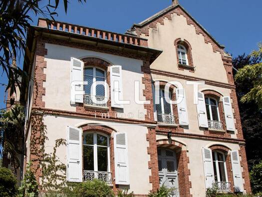 Maison à vendre 955 000 € 15 pièces 10 chambres 357 m² 2 945 m² de terrain Nord Ouest Coutances 50200