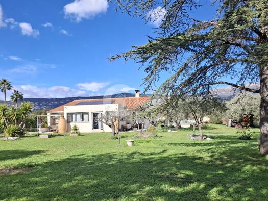 Maison de plain-pied à vendre 829 000 € 4 pièces 3 chambres 150 m² 2 812 m² de terrain Peymeinade 06530