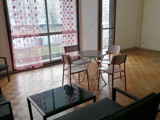 Appartement à vendre 65 000 € 5 pièces 3 chambres 93,99 m² 4ème étage Champ Perdrix Dijon 21000