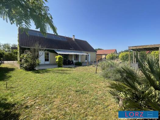 Maison de plain-pied à vendre 239 000 € 5 pièces 4 chambres 135 m² 2 025 m² de terrain Savigny-en-Septaine 18390