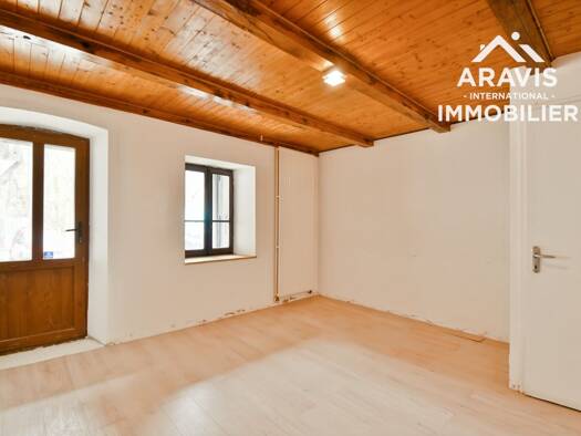 Appartement à louer 1 200 € 4 pièces 2 chambres 79,6 m² RDC Sud Thônes 74230