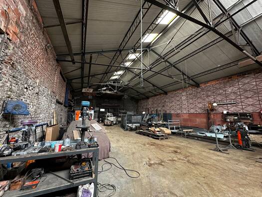 Entrepôt à vendre 295 000 € 673 m² d'espace de stockage Sud Lallaing 59167