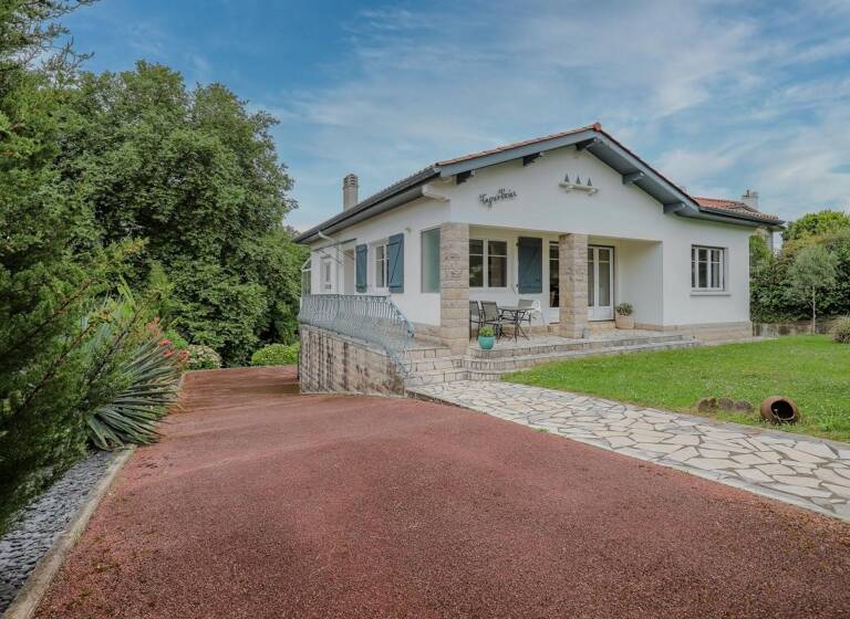 Maison de plain-pied à vendre 660 000 € 6 pièces 5<br/>chambres 160 m²<br/>superficie 1 070 m²<br/>terrain Saint Bernard Bayonne 64100