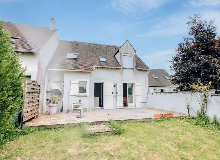 Maison à vendre 290 000 € 5 pièces 4<br/>chambres 121 m²<br/>superficie 411 m²<br/>terrain La Genevraye 77690