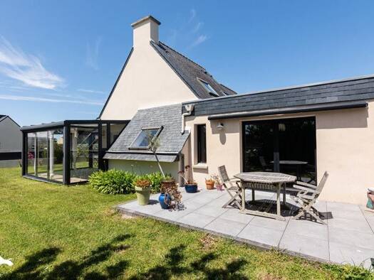 Maison de plain-pied à vendre 296 520 € 5 pièces 2 chambres 81,04 m² 500 m² de terrain Ploudalmézeau 29830