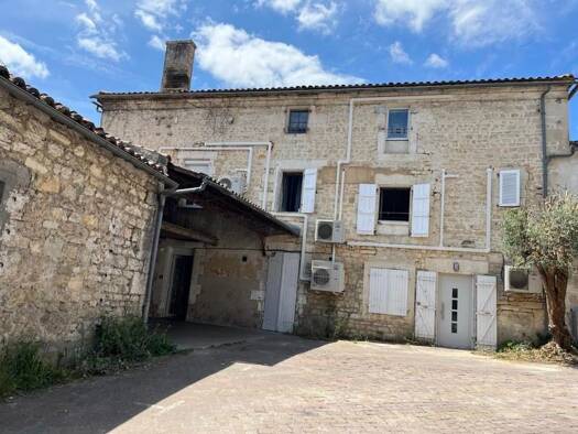 Immeuble à vendre 389 610 € 391 m² Champniers 16430