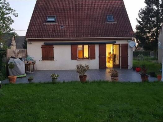 Appartement à louer 800 € 4 pièces 3 chambres 104 m² 2ème étage Bazoches-les-Gallerandes 45480