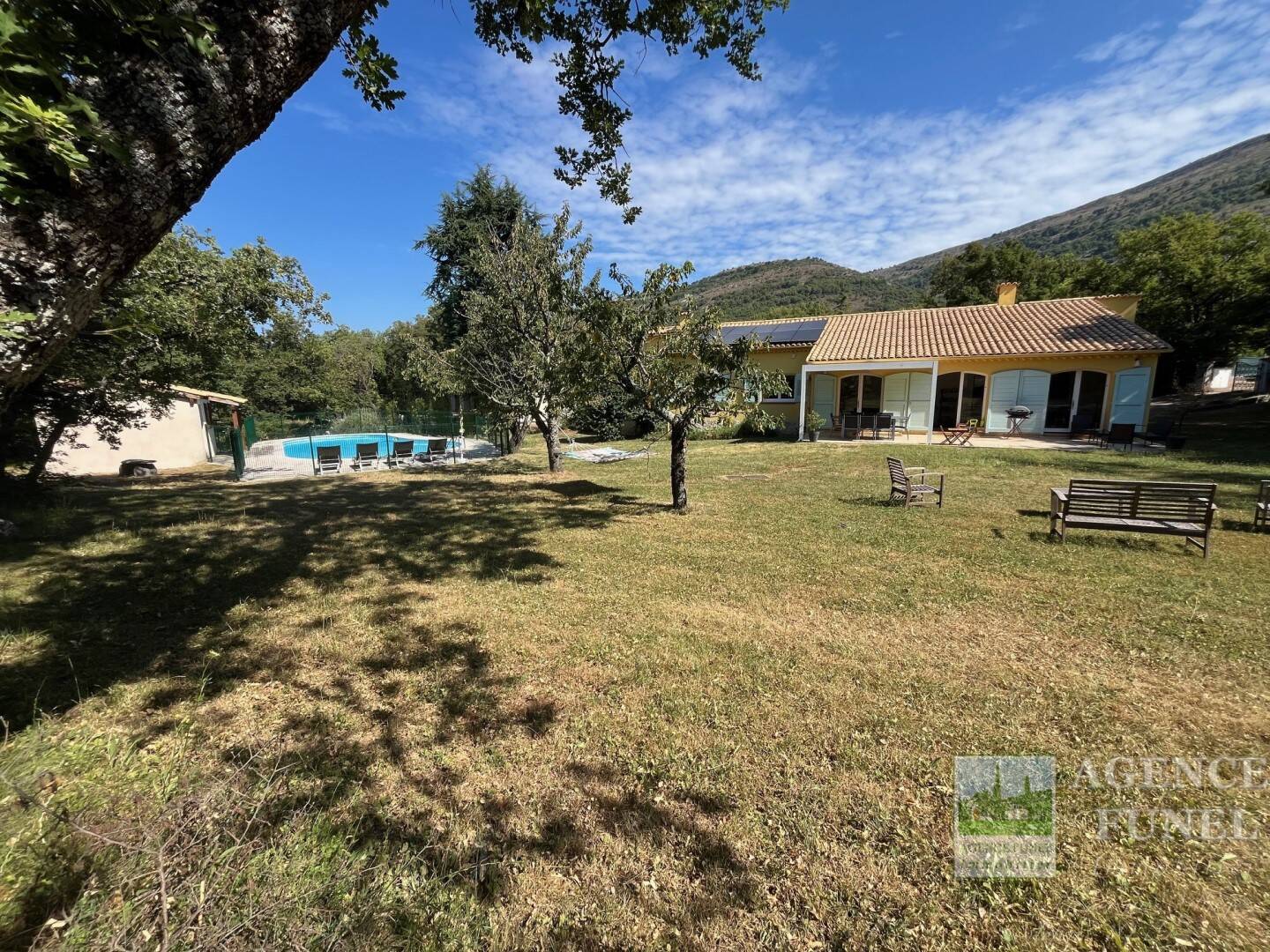 Maison à vendre, 184m², SAINT VALLIER DE THIEY