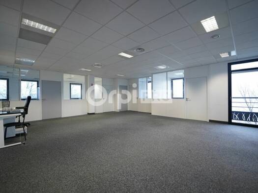 Espace bureau à louer 2 441 € 181,9 m² de bureaux divisible jusqu'à 182 m² Saint-Priest 69800