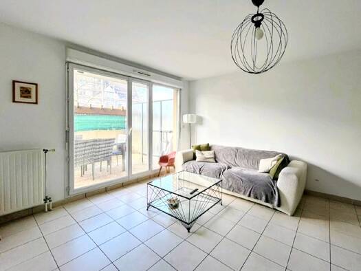 Appartement à louer 1 445 € 4 pièces 3 chambres 76 m² RDC Mériel 95630