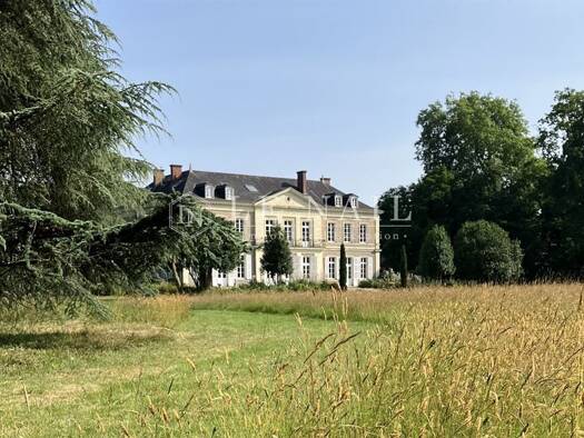 Château à vendre 3 000 000 € 17 pièces 9 chambres 1 000 m² 202 692 m² de terrain Nantes 44000