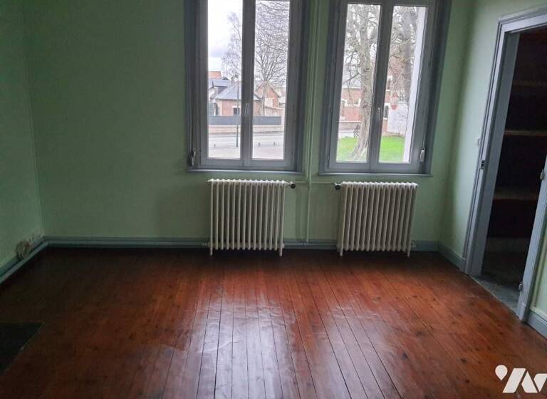 Maison à louer 580 € 5 pièces 3<br/>chambres 100 m²<br/>superficie 25 m²<br/>terrain Bellicourt 02420