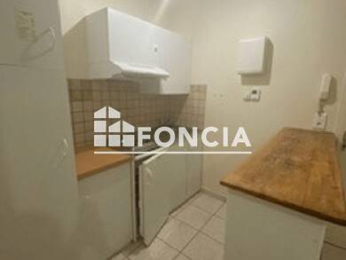 Appartement à louer 425 € 1 pièce 24,4 m² RDC Vieil Angoulême-Centre Ville Angoulême 16000