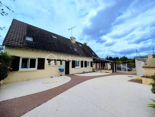 Demeure à vendre 235 000 € 9 pièces 5 chambres 171 m² 5 100 m² de terrain Charny Orée de Puisaye 89120