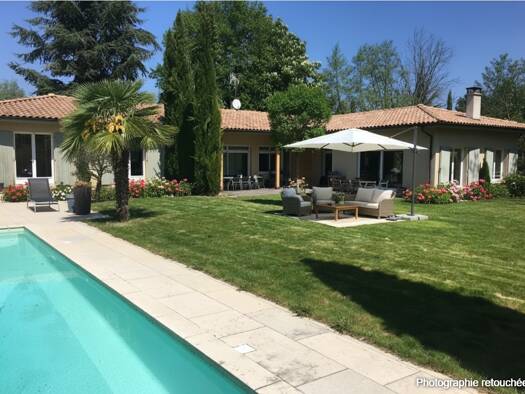 Maison de plain-pied à vendre 1 195 000 € 10 pièces 7 chambres 312 m² 2 291 m² de terrain Le-Perollier Écully 69130