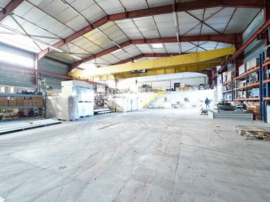 Local d'activités à louer 5 567 € 1 336 m² d'espace de stockage Messimy 69510