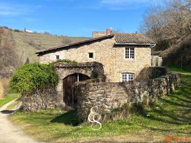 Ferme à vendre 430 000 € 8 pièces 4 chambres 244 m² 31 943 m² de terrain Malleval 42520