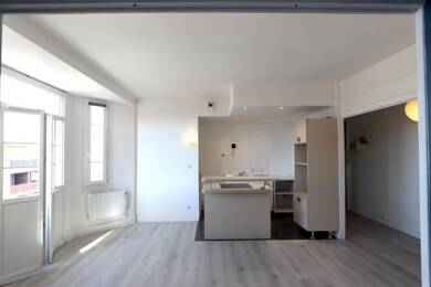 Appartement à louer 850 € 2 pièces 1 chambre 60,1 m² Étage 3/3 Centre Ville Tassin-la-Demi-Lune 69160