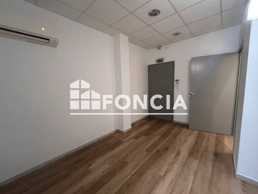 Local commercial à louer 900 € 56 m² de surface de vente Briffaut Rousset-Laprat Maninet-Fontlozier La Palla Valence 26000