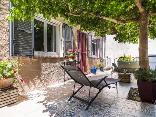 Maison de plain-pied à vendre 550 000 € 3 pièces 2 chambres 65 m² 240 m² de terrain Centre Ville Carqueiranne 83320