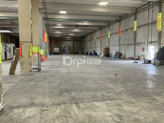 Entrepôt à louer 13 000 € 3 000 m² d'espace de stockage Longvic 21600