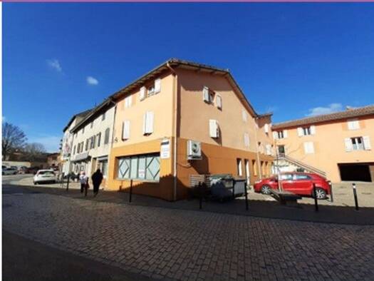 Local commercial à louer 720 € 110 m² de surface de vente La Chapelle-de-Guinchay 71570