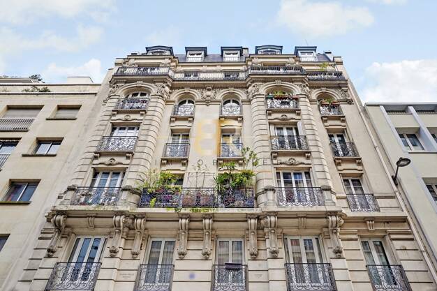 Appartement à vendre 245 000 € 2 pièces 1 chambre 28,1 m² RDC/6 Gambetta Paris 20ème 75020