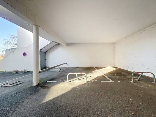 Parking à vendre 13 000 € 14,2 m² Jassans-Riottier 01480