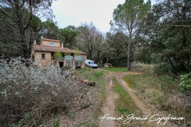 Maison en viager occupé Bouquet 69 981 € 3 pièces 2 chambres 58 m² 2 500 m² de terrain Signes 83870
