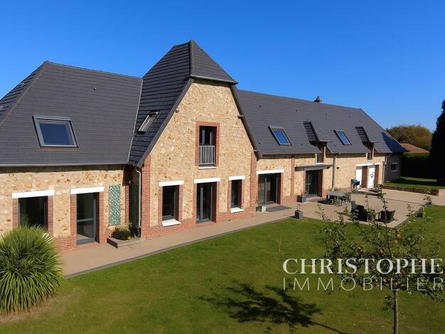 Maison à vendre - Première occupation 795 000 € 10 pièces 6 chambres 350 m² 4 000 m² de terrain Le Neubourg 27110