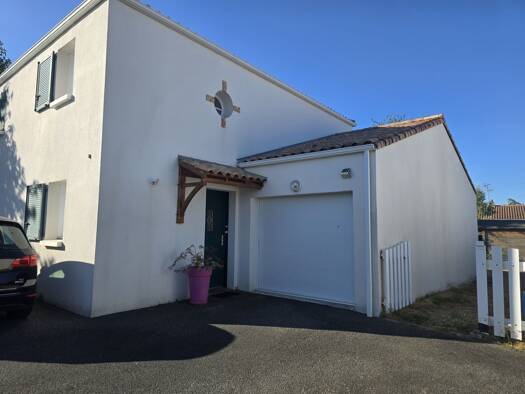 Maison à vendre 319 000 € 6 pièces 4 chambres 140 m² 606 m² de terrain Saint André d'Ornay-Pont Morineau La Roche-sur-Yon 85000