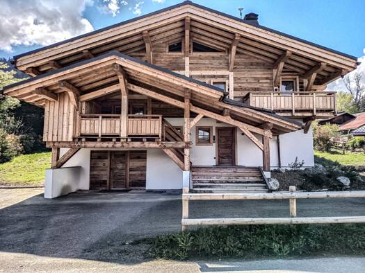 Chalet à vendre 3 200 000 € 8 pièces 5 chambres 200 m² 721 m² de terrain Centre-Village Megève 74120