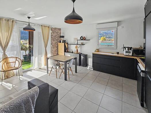 Triplex à vendre 299 000 € 4 pièces 3 chambres 78 m² Étage 3/3 Le Bourg-Les Chenevières-Chantavot-Zone Industrielle Domène 38420