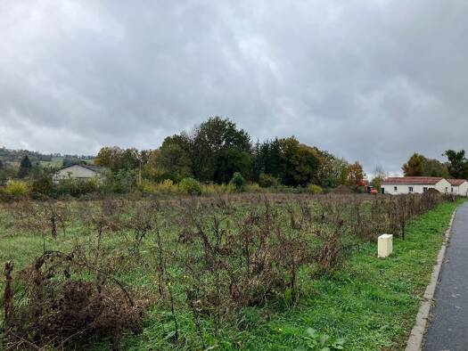 Terrain constructible à vendre 44 700 € 745 m² de terrain Giou-de-Mamou 15130