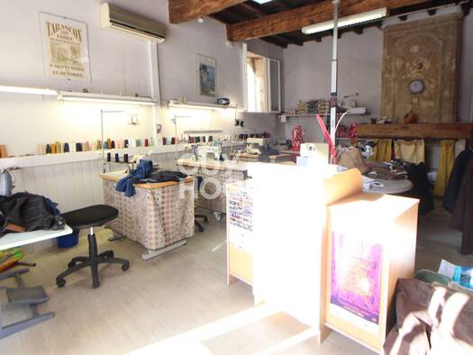 Local commercial à vendre 83 300 € 70 m² de surface de vente Centre Ville Nord Tarascon 13150