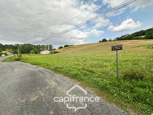 Terrain constructible à vendre 57 000 € 1 291 m² de terrain Saint-Caprais-de-Lerm 47270