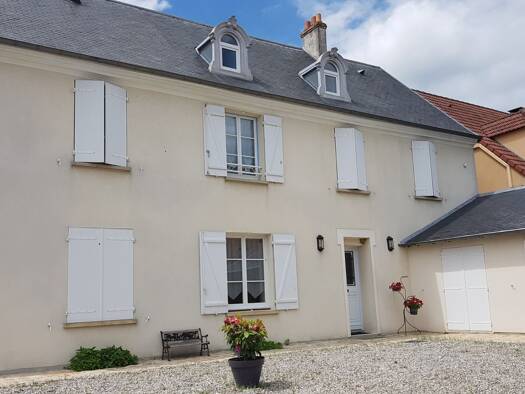 Maison à louer 1 850 € 9 pièces 5 chambres 184,1 m² Claye-Souilly 77410