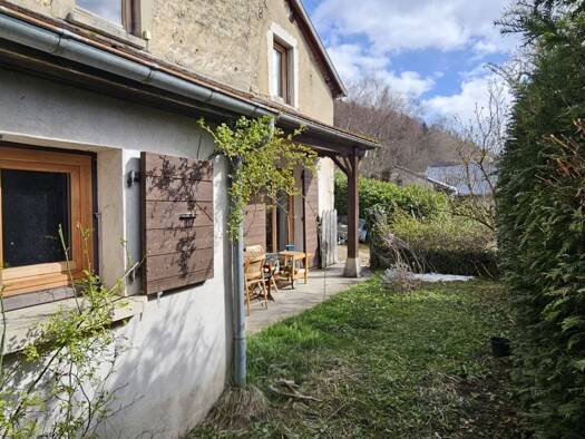 Maison à vendre 269 000 € 9 pièces 6 chambres 200 m² 1 667 m² de terrain Plateau d'Hauteville 01110