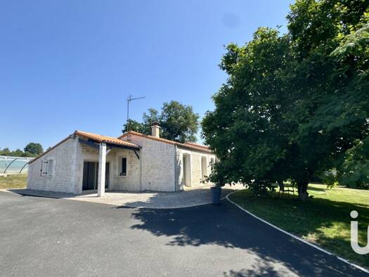 Maison de plain-pied à vendre 286 000 € 6 pièces 5 chambres 153 m² 5 721 m² de terrain Le Tallud 79200