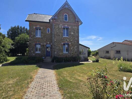 Demeure à vendre 260 000 € 5 pièces 3 chambres 142 m² 2 184 m² de terrain Huiron 51300