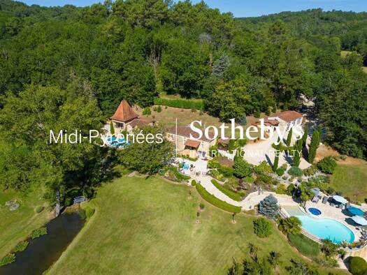 Demeure à vendre 1 657 000 € 14 pièces 10 chambres 320 m² 100 000 m² de terrain Duravel 46700
