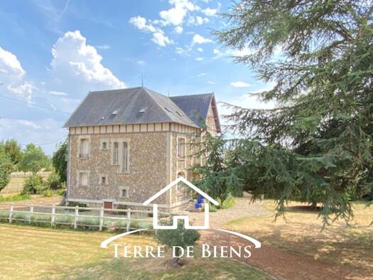 Villa à vendre 445 000 € 9 pièces 6 chambres 250 m² 12 500 m² de terrain Ambleny 02290