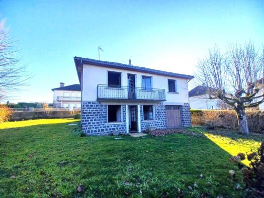 Maison à vendre 106 700 € 5 pièces 4 chambres 95 m² 520 m² de terrain Pleaux 15700