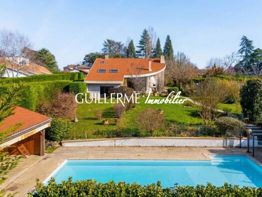 Maison à vendre 995 000 € 8 pièces 6 chambres 361 m² 3 827 m² de terrain Ouest Dardilly 69570