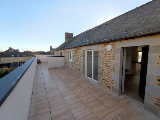 Appartement à louer 650 € 3 pièces 2 chambres 47,5 m² Étage 1/1 Maen Roch 35460