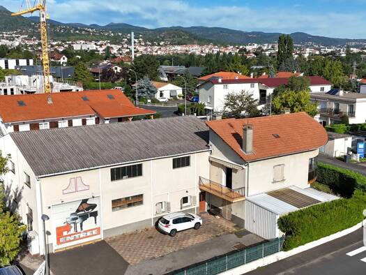 Maison à vendre 575 000 € 9 pièces 3 chambres 520 m² 1 166 m² de terrain Chomontel Romagnat 63540