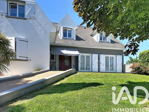 Maison à vendre 327 000 € 6 pièces 3 chambres 209 m² 1 450 m² de terrain La Mara Parthenay 79200