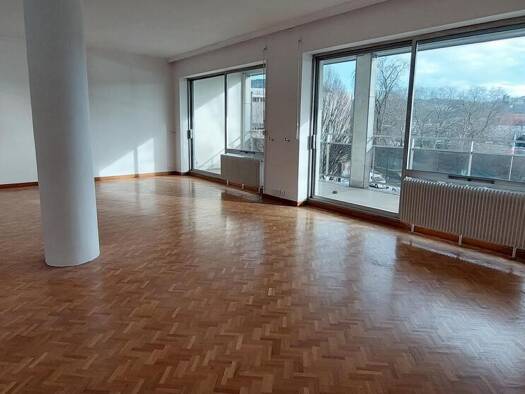 Appartement à louer 1 290 € 4 pièces 105 m² Étage 2/11 Chaprais - Cras Besançon 25000