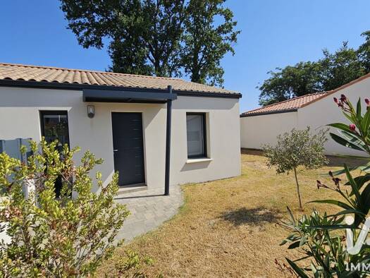 Maison de plain-pied à vendre 270 000 € 3 pièces 2 chambres 84 m² 394 m² de terrain Sud Bourg Saint-Philbert-de-Grand-Lieu 44310